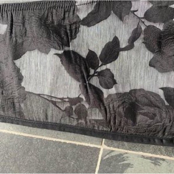 7 for all mankind Black jeans. Floral front, black back new never worn size 26 - Picture 8 of 10